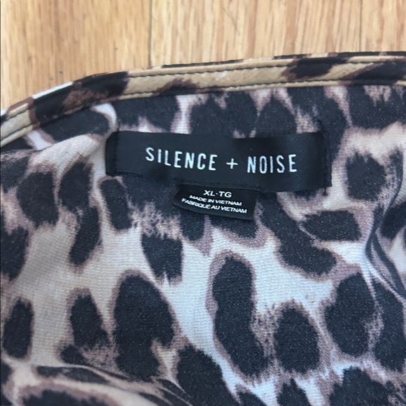 Silence + Noise Leopard Print Mini Dress. Ribbons. Mini. Size XL. Accents curves - Picture 4 of 5